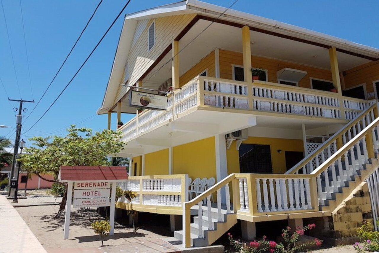 Serenade Hotel Placencia Exterior photo