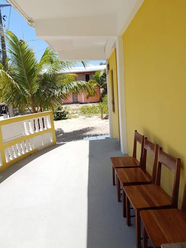Serenade Hotel Placencia Exterior photo