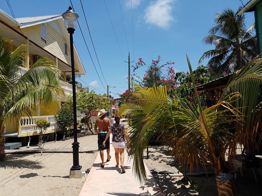 Serenade Hotel Placencia Exterior photo
