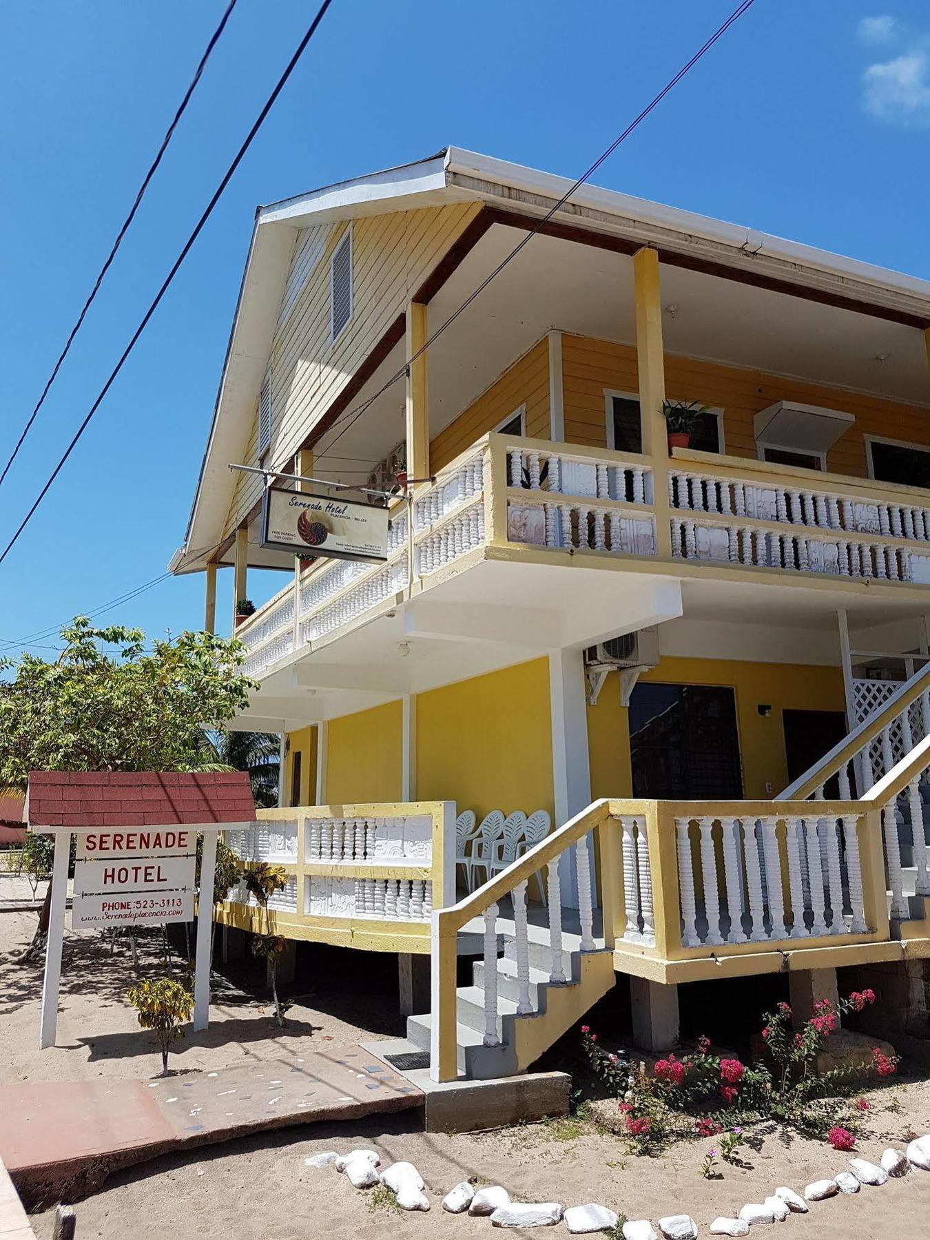 Serenade Hotel Placencia Exterior photo