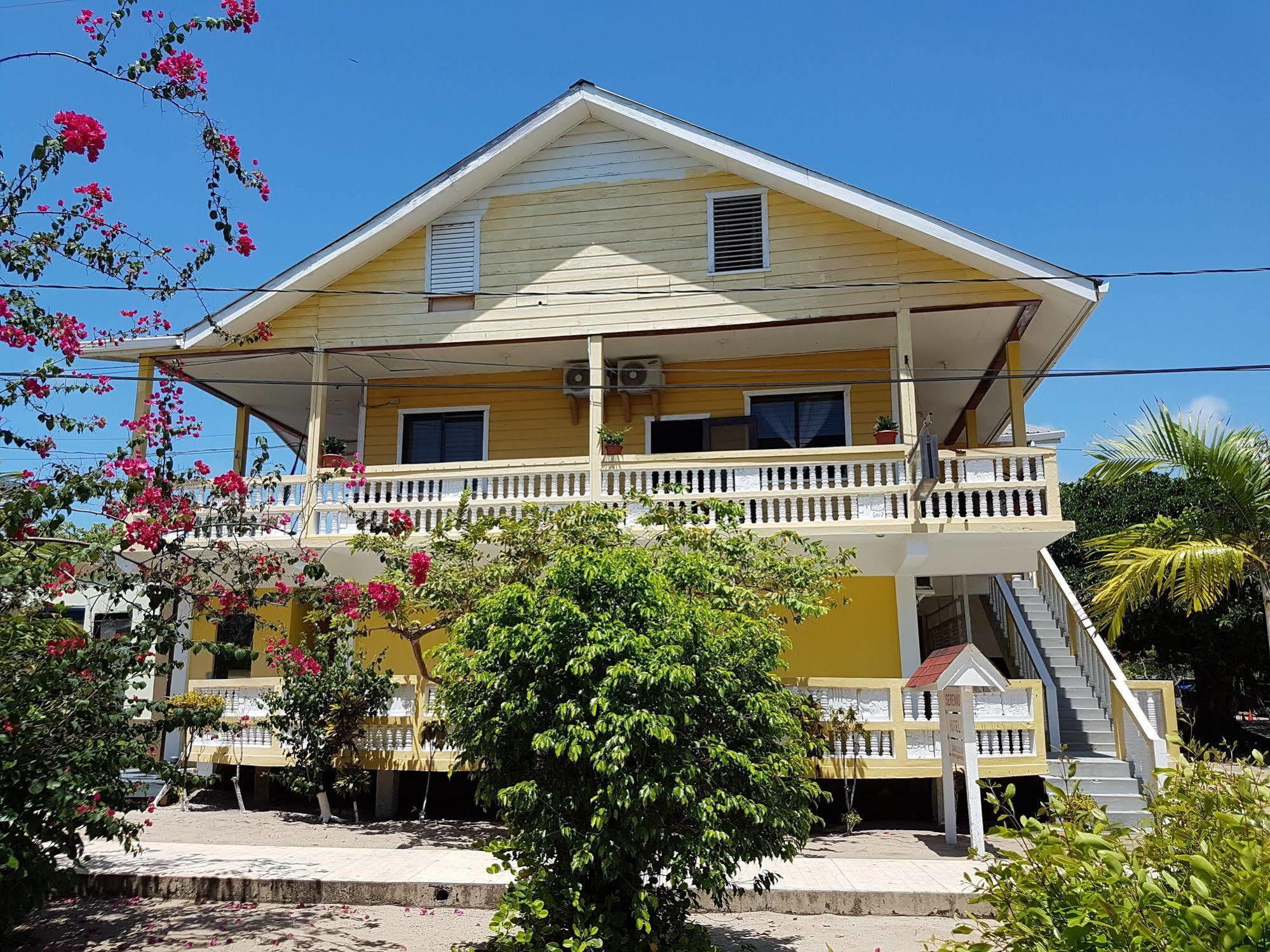 Serenade Hotel Placencia Exterior photo
