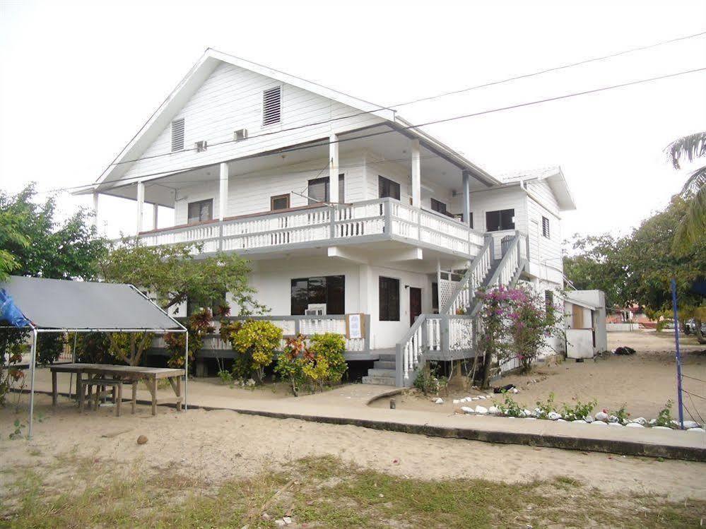 Serenade Hotel Placencia Exterior photo